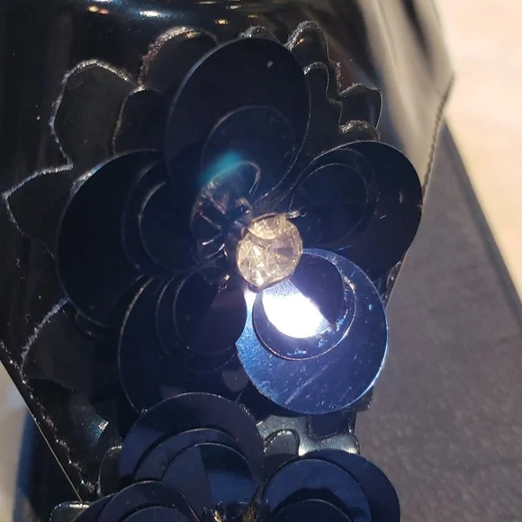 FitFlop Lulu navy blue  Flower Petals Patent Toe-Thong Comfort Sandals Woman’s 9 - Picture 9 of 9